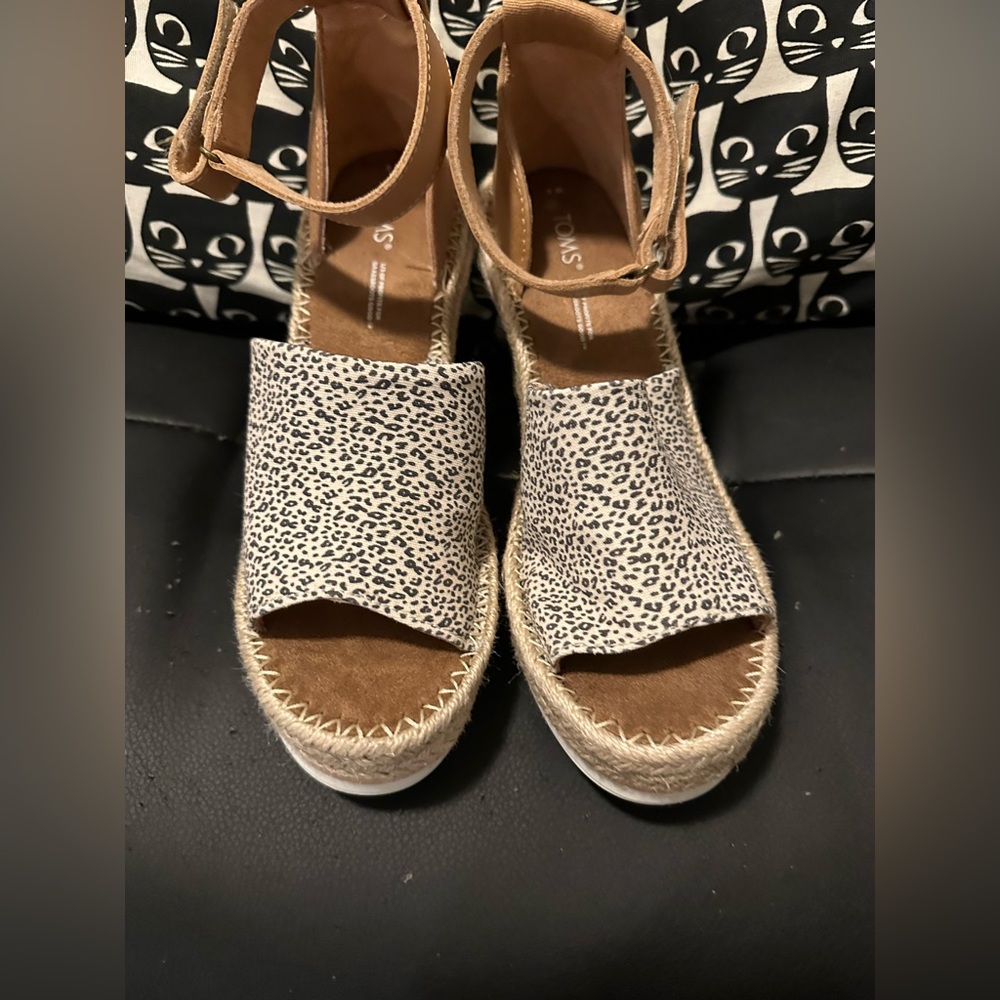 Wedge sandals NWOT!!